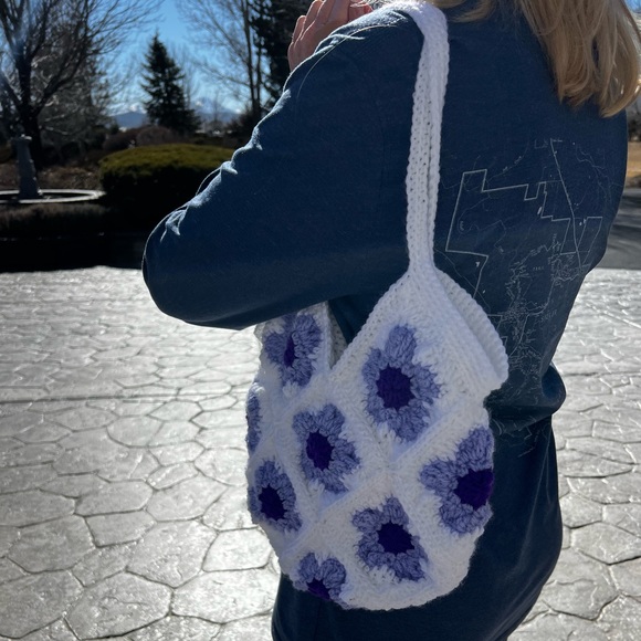 Hand Crocheted Lined Purple Flower White Tote Bag! - Picture 12 of 13